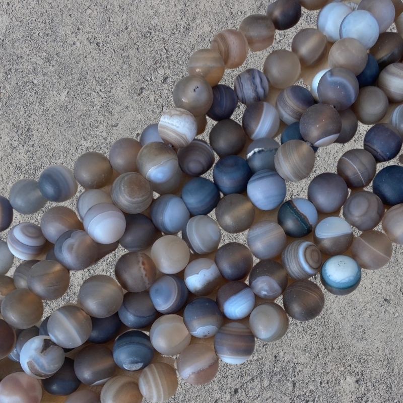 8 mm Stripe agat perler i brune nuancer - Du får en hel streng.